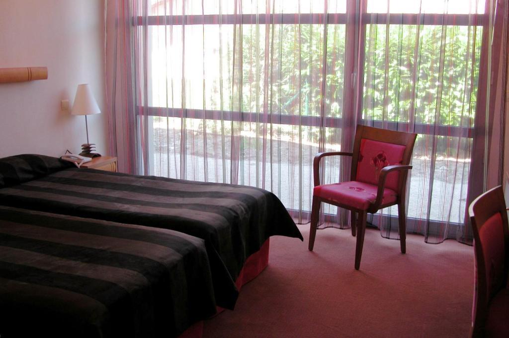 Hotel Le Jura Divonne-les-Bains Szoba fotó